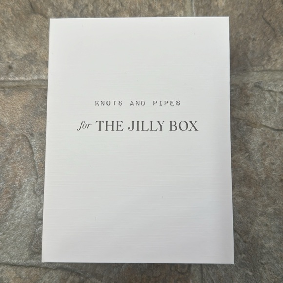 Knots and Pipes: Custom Baroque Pearl Necklace from Summer 2024 Jilly Box - Picture 7 of 8